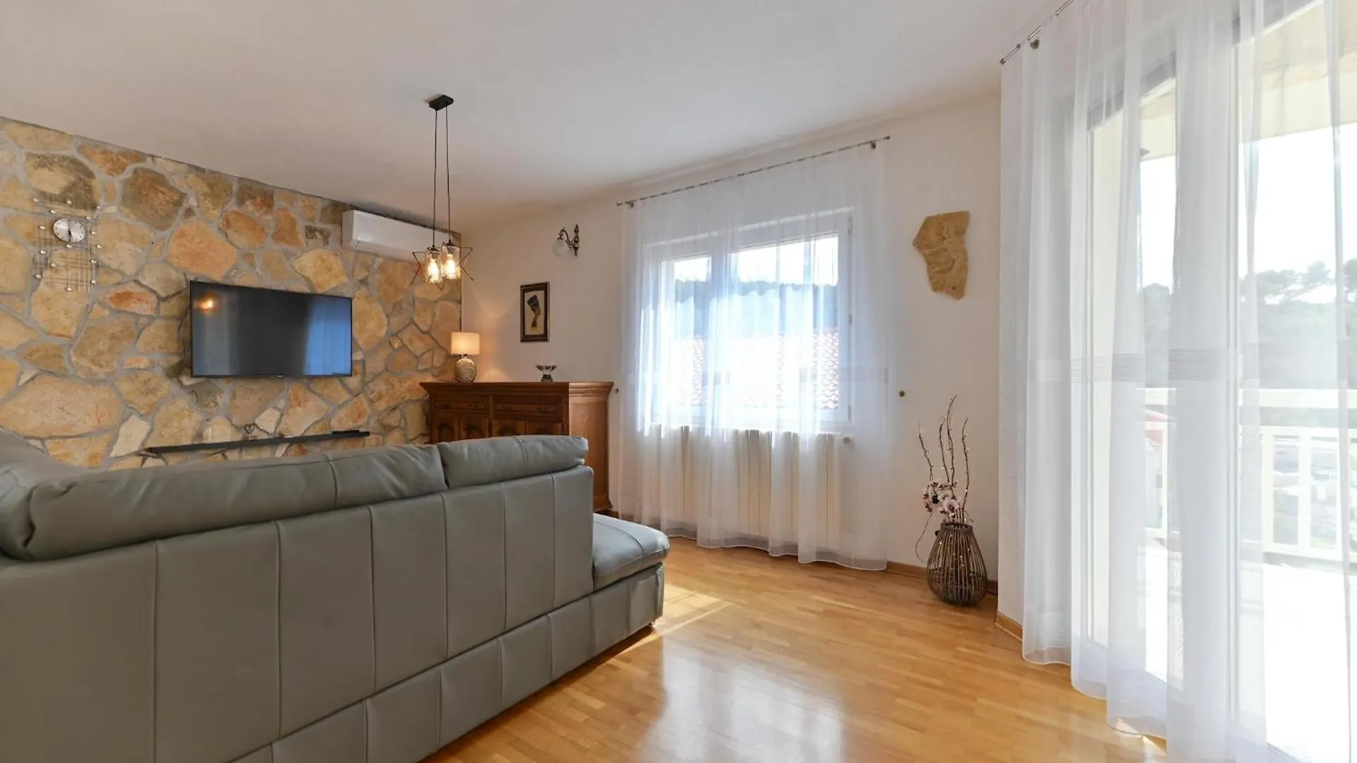 Boutique Apartment With Garden In Trogir