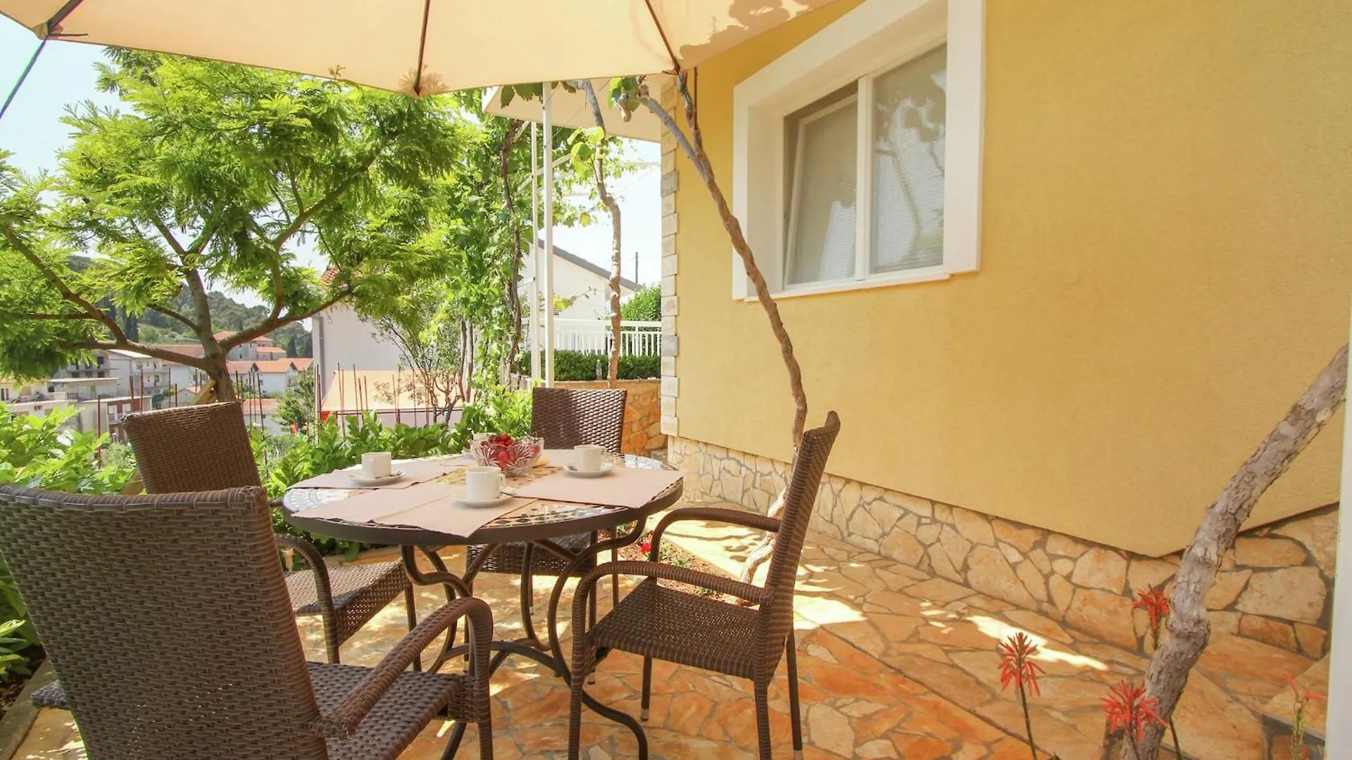 Boutique Apartment With Garden In Trogir