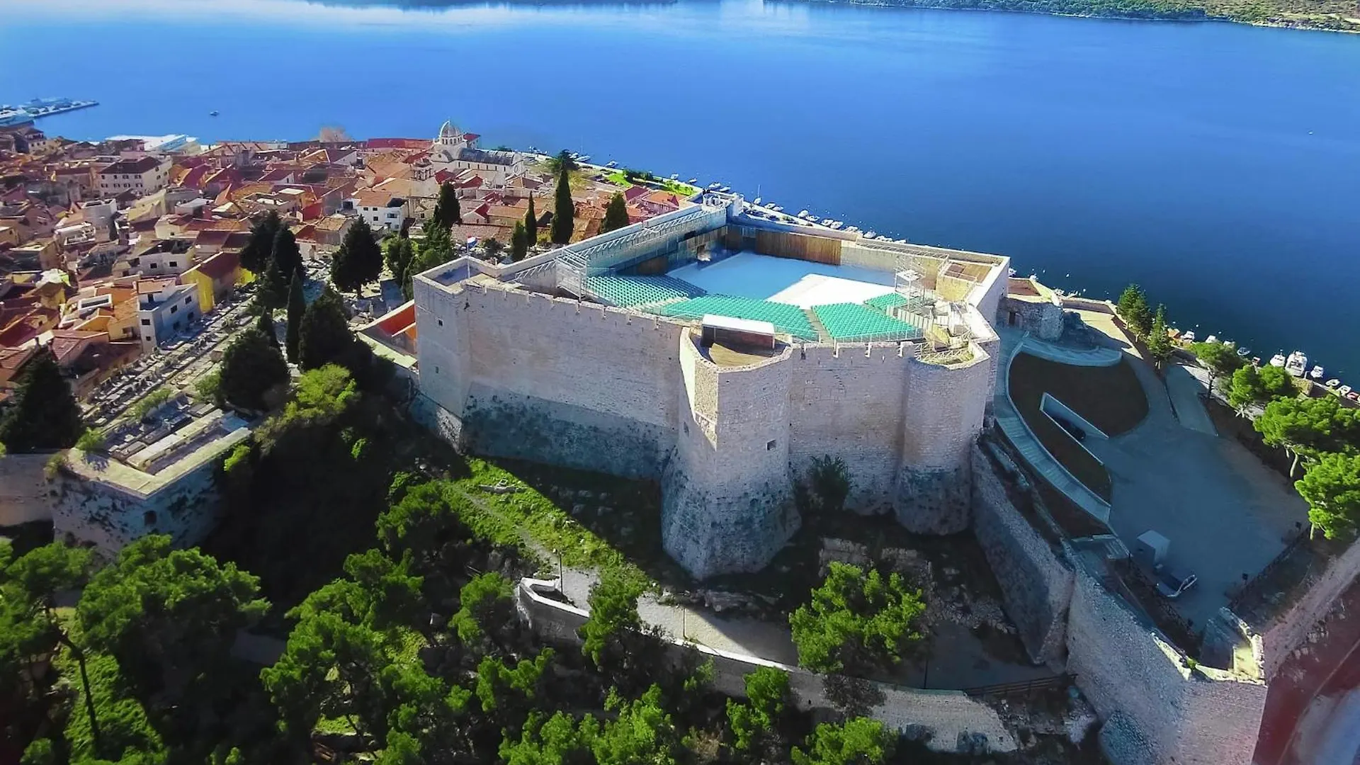 Boutique Apartment With Garden In Trogir