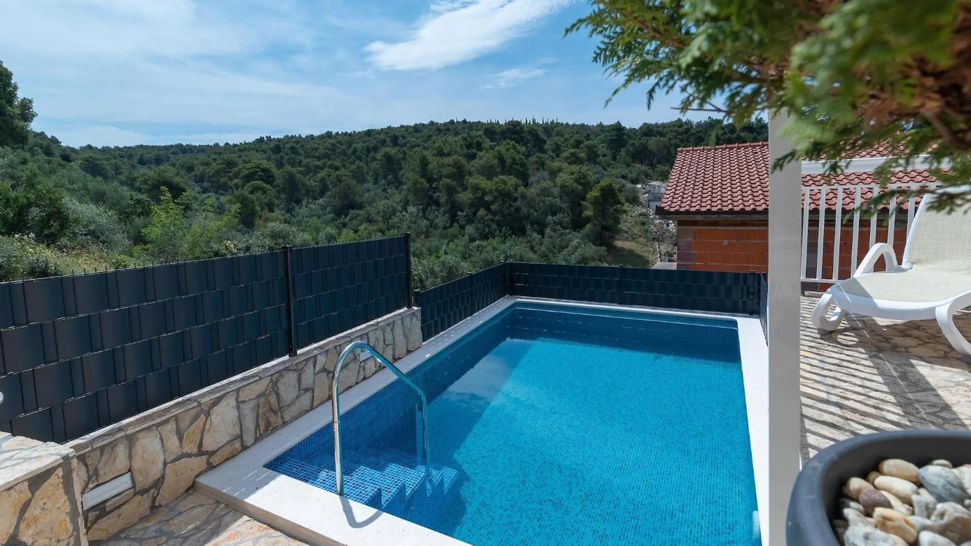 Boutique Apartment With Garden In Trogir